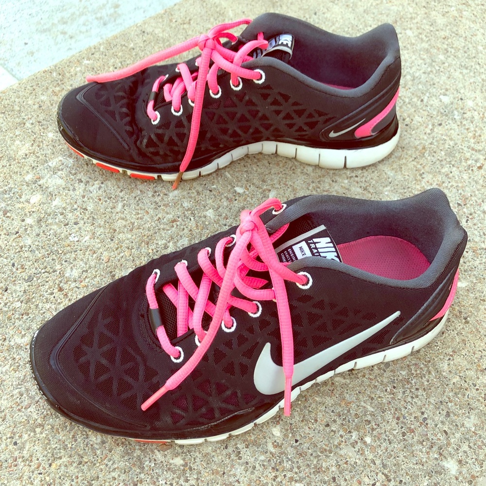 Black and Pink Nike tennis shoes